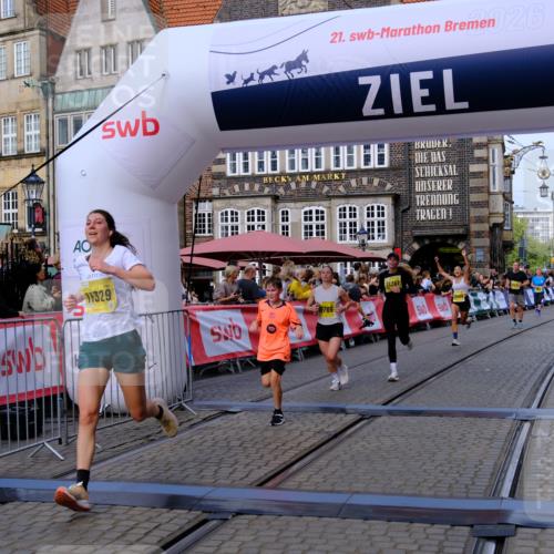 13.09.2026 - 21. swb-Marathon Bremen Tim E. http://msf.ph/oto/10312780 13.09.2026 10:54:27 Ziel 10359, 10822, 10947, 10996, 11010, 11118, 11290, 11329, 11361, 11476, 11765, 11843, 11989, 11998, 12356, 12435, 13531 meine-sportfotos.de