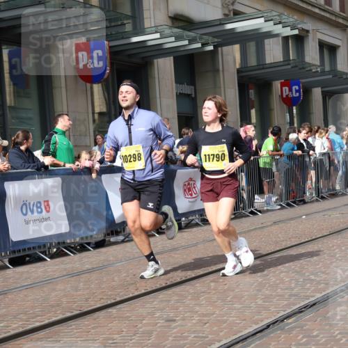 13.09.2026 - 21. swb-Marathon Bremen Strokosch-Dieckow http://msf.ph/oto/10312781 13.09.2026 10:55:54 Ziel 10184, 10211, 10246, 10298, 10322, 10365, 10443, 10670, 10699, 10949, 10957, 10960, 11219, 11280, 11317, 11570, 11693, 11782, 11790, 12061, 12452, 12476, 13565, 10243, 10297, 10374, 10379, 10423, 10529, 10550, 10690, 10703, 10788, 10809, 10881, 10952, 11377, 11510, 11557, 11862, 11972, 11975, 12061, 12108, 12125, 12143, 12150, 12188, 12484 meine-sportfotos.de