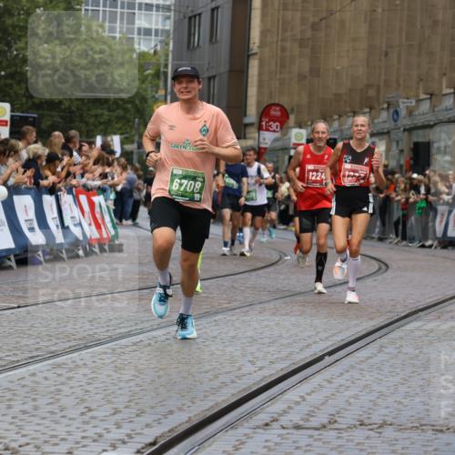 13.09.2026 - 21. swb-Marathon Bremen Strokosch-Dieckow http://msf.ph/oto/10312801 13.09.2026 13:04:54 Ziel 744, 1223, 1224, 1860, 2207, 2956, 5283, 7871, 8701, 8936, 9070, 13034, 1336, 1822, 2297, 3196, 4729, 6708 meine-sportfotos.de