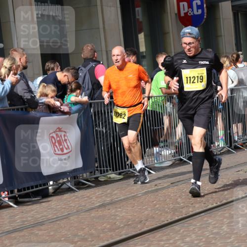 13.09.2026 - 21. swb-Marathon Bremen Strokosch-Dieckow http://msf.ph/oto/10312863 13.09.2026 10:55:59 Ziel 10184, 10211, 10246, 10322, 10365, 10443, 10670, 10675, 10699, 10844, 10949, 10957, 10960, 11219, 11256, 11280, 11317, 11570, 11693, 11782, 11795, 11844, 11855, 12452, 12476, 10243, 10298, 10374, 10423, 10550, 10690, 10703, 10809, 10952, 11510, 11790, 11972, 12061, 12108, 12125, 12143, 12188, 12484, 13565 meine-sportfotos.de