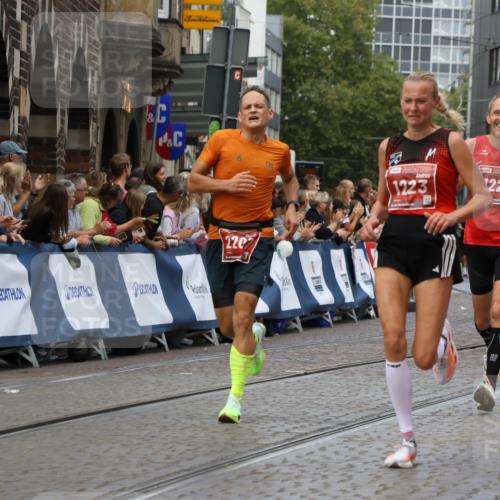 13.09.2026 - 21. swb-Marathon Bremen Strokosch-Dieckow http://msf.ph/oto/10312877 13.09.2026 13:04:57 Ziel 744, 1223, 1224, 1712, 1860, 2207, 2956, 5283, 8701, 8936, 9070, 13034, 1336, 1822, 2297, 3196, 4729, 7102 meine-sportfotos.de