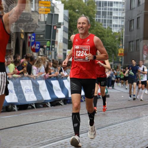 13.09.2026 - 21. swb-Marathon Bremen Strokosch-Dieckow http://msf.ph/oto/10312895 13.09.2026 13:04:59 Ziel 744, 1223, 1224, 1712, 2207, 2956, 5283, 7814, 8701, 8936, 9070, 9689, 13034, 1336, 1822, 2297, 3196, 4729, 7102 meine-sportfotos.de