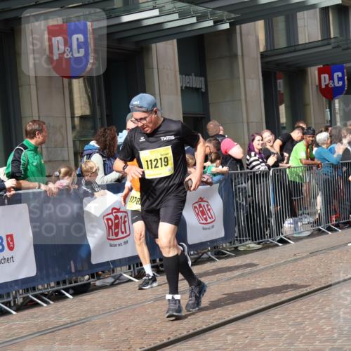 13.09.2026 - 21. swb-Marathon Bremen Strokosch-Dieckow http://msf.ph/oto/10312916 13.09.2026 10:56:00 Ziel 10184, 10211, 10246, 10322, 10365, 10443, 10670, 10675, 10699, 10844, 10949, 10957, 10960, 11219, 11256, 11280, 11317, 11570, 11693, 11782, 11795, 11844, 11855, 11871, 12452, 12476, 10243, 10298, 10374, 10423, 10550, 10690, 10703, 10809, 10952, 11510, 11790, 11972, 12061, 12108, 12125, 12143, 12188, 12484, 13565 meine-sportfotos.de