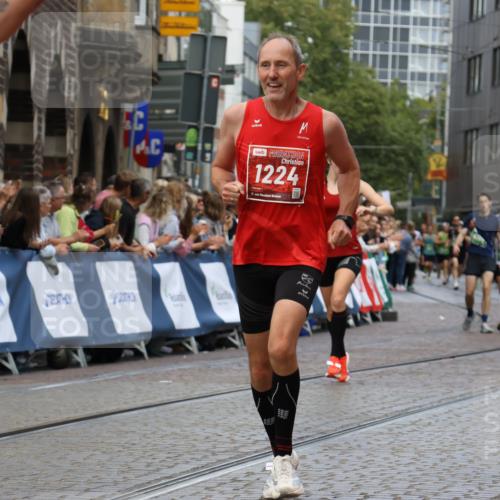 13.09.2026 - 21. swb-Marathon Bremen Strokosch-Dieckow http://msf.ph/oto/10312960 13.09.2026 13:04:59 Ziel 744, 1223, 1224, 1712, 2207, 2956, 5283, 7814, 8701, 8936, 9070, 9689, 13034, 1336, 1822, 2297, 3196, 4729, 7102 meine-sportfotos.de