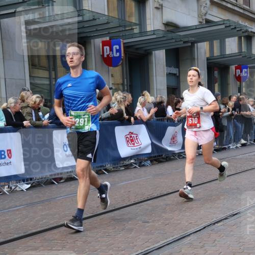 13.09.2026 - 21. swb-Marathon Bremen Strokosch-Dieckow http://msf.ph/oto/10312964 13.09.2026 13:15:11 Ziel 1033, 1445, 3346, 3743, 4111, 4212, 4646, 4653, 4663, 5533, 6011, 6162, 6526, 7203, 7291, 7346, 7717, 7730, 7992, 8086, 8254, 8255, 9029, 9391, 9475, 9777, 889, 1510, 1664, 1748, 2383, 3206, 3357, 3504, 3717, 4111, 4226, 4382, 4968, 4992, 5003, 5149, 5294, 5298, 5315, 5385, 5417, 5471, 5796, 6351, 6379, 6404, 6521, 6528, 6717, 6773, 6902, 7190, 7432, 7497, 7515, 8238, 9253, 9338, 9363, 9483, 9523, 9797, 13137, 13139, 13141 meine-sportfotos.de