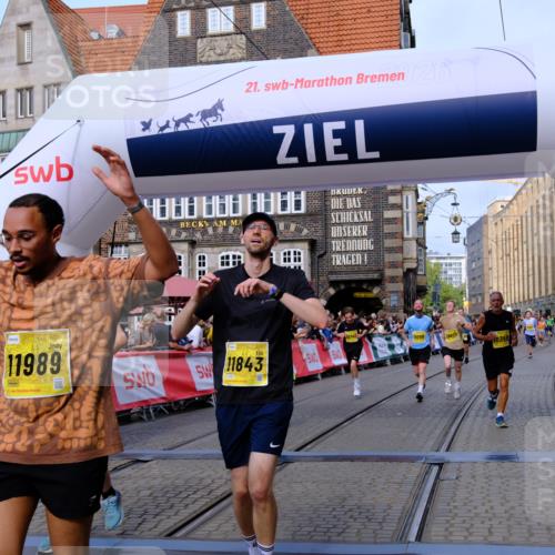 13.09.2026 - 21. swb-Marathon Bremen Tim E. http://msf.ph/oto/10313197 13.09.2026 10:54:34 Ziel 10359, 10503, 10577, 10631, 10749, 10837, 10884, 10996, 11099, 11118, 11290, 11329, 11361, 11476, 11765, 11843, 11989, 11998 meine-sportfotos.de