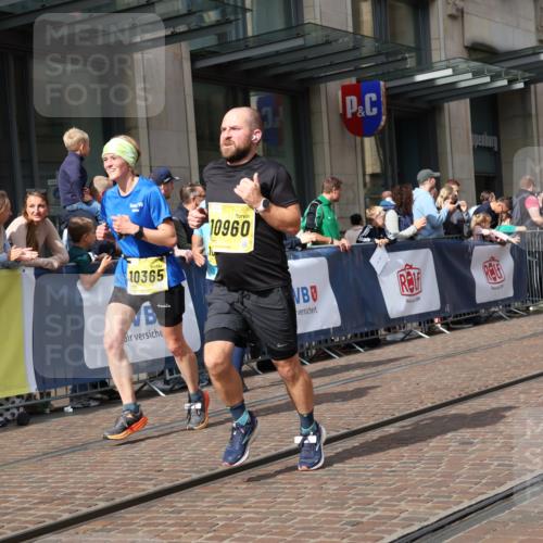 13.09.2026 - 21. swb-Marathon Bremen Strokosch-Dieckow http://msf.ph/oto/10313255 13.09.2026 10:56:05 Ziel 10184, 10211, 10240, 10246, 10322, 10356, 10443, 10670, 10675, 10699, 10844, 10960, 11069, 11256, 11280, 11317, 11407, 11570, 11693, 11782, 11795, 11844, 11855, 11871, 11911, 11996, 12452, 12543, 10298, 10365, 10374, 10690, 10703, 10949, 10952, 10957, 10960, 11219, 11790, 11972, 12061, 12108, 12143, 12476, 12484, 13565 meine-sportfotos.de