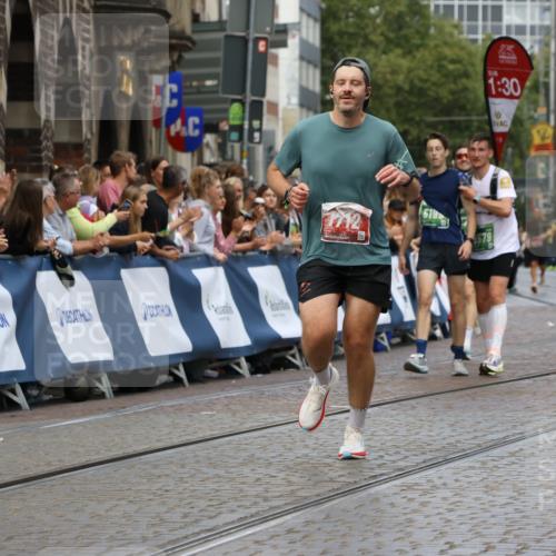 13.09.2026 - 21. swb-Marathon Bremen Strokosch-Dieckow http://msf.ph/oto/10313289 13.09.2026 13:05:11 Ziel 1712, 2646, 5283, 5674, 6708, 7538, 7814, 8054, 9070, 9306, 9495, 9689, 13187, 439, 3365, 4025, 5092, 9273 meine-sportfotos.de