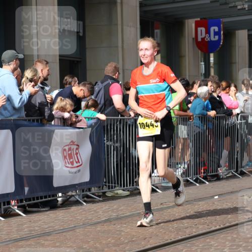 13.09.2026 - 21. swb-Marathon Bremen Strokosch-Dieckow http://msf.ph/oto/10313301 13.09.2026 10:56:07 Ziel 10184, 10211, 10240, 10246, 10322, 10356, 10443, 10670, 10675, 10699, 10844, 11069, 11256, 11280, 11317, 11349, 11407, 11570, 11693, 11795, 11844, 11855, 11871, 11911, 11996, 12452, 12543, 10246, 10298, 10365, 10374, 10690, 10703, 10949, 10957, 10960, 11219, 11782, 11790, 11972, 12061, 12108, 12143, 12476, 12484, 13565 meine-sportfotos.de
