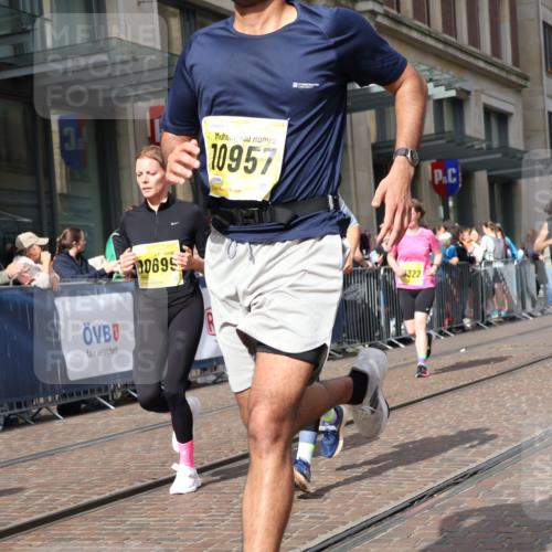 13.09.2026 - 21. swb-Marathon Bremen Strokosch-Dieckow http://msf.ph/oto/10313471 13.09.2026 10:56:10 Ziel 10184, 10211, 10240, 10322, 10356, 10372, 10443, 10670, 10675, 10699, 10721, 10824, 10844, 10936, 11069, 11256, 11280, 11317, 11349, 11407, 11570, 11601, 11693, 11795, 11844, 11855, 11871, 11911, 11996, 12452, 12543, 10246, 10298, 10365, 10374, 10443, 10690, 10699, 10703, 10949, 10957, 10960, 11219, 11280, 11782, 11790, 11972, 12061, 12143, 12476, 12484, 13565 meine-sportfotos.de