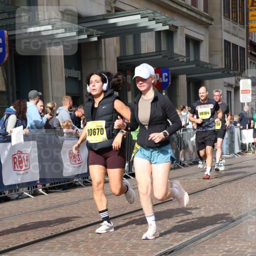 13.09.2026 - 21. swb-Marathon Bremen Strokosch-Dieckow http://msf.ph/oto/10313527 13.09.2026 10:56:12 Ziel 10184, 10211, 10240, 10322, 10356, 10372, 10540, 10670, 10675, 10721, 10824, 10844, 10936, 11064, 11069, 11256, 11317, 11349, 11407, 11474, 11570, 11601, 11693, 11795, 11844, 11855, 11871, 11911, 11996, 12452, 12543, 10246, 10298, 10365, 10443, 10690, 10699, 10703, 10949, 10957, 10960, 11219, 11280, 11693, 11782, 11790, 11972, 12061, 12143, 12452, 12476, 12484, 13565 meine-sportfotos.de
