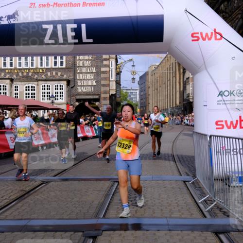 13.09.2026 - 21. swb-Marathon Bremen Tim E. http://msf.ph/oto/10313578 13.09.2026 10:54:44 Ziel 10067, 10146, 10359, 10410, 10503, 10577, 10631, 10749, 10765, 10837, 10884, 11039, 11099, 11118, 11389, 11476, 11593, 11843, 12038, 12265, 12328, 12467 meine-sportfotos.de