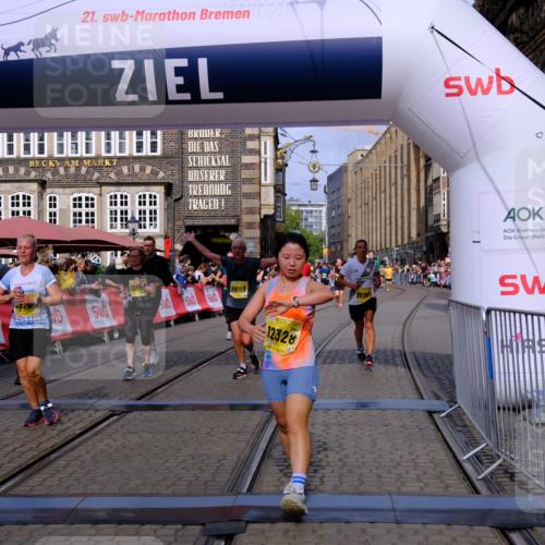 13.09.2026 - 21. swb-Marathon Bremen Tim E. http://msf.ph/oto/10313602 13.09.2026 10:54:44 Ziel 10067, 10146, 10359, 10410, 10503, 10577, 10631, 10749, 10765, 10837, 10884, 11039, 11099, 11118, 11389, 11476, 11593, 11843, 12038, 12265, 12328, 12467 meine-sportfotos.de