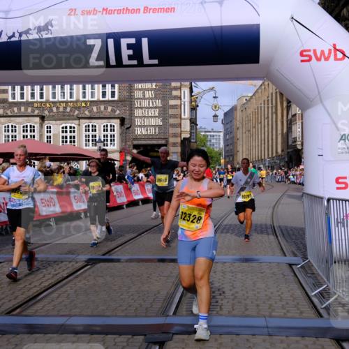 13.09.2026 - 21. swb-Marathon Bremen Tim E. http://msf.ph/oto/10313614 13.09.2026 10:54:45 Ziel 10067, 10146, 10359, 10410, 10503, 10577, 10631, 10749, 10765, 10837, 10884, 11039, 11099, 11118, 11389, 11593, 11843, 12038, 12265, 12328, 12467 meine-sportfotos.de