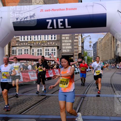13.09.2026 - 21. swb-Marathon Bremen Tim E. http://msf.ph/oto/10313645 13.09.2026 10:54:45 Ziel 10067, 10146, 10359, 10410, 10503, 10577, 10631, 10749, 10765, 10837, 10884, 11039, 11099, 11118, 11389, 11593, 11843, 12038, 12265, 12328, 12467 meine-sportfotos.de