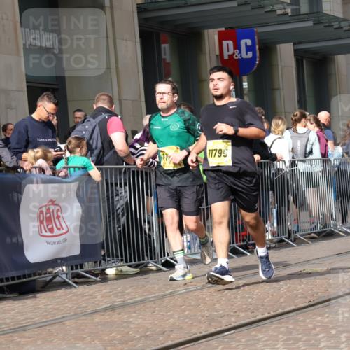 13.09.2026 - 21. swb-Marathon Bremen Strokosch-Dieckow http://msf.ph/oto/10313695 13.09.2026 10:56:17 Ziel 10240, 10356, 10372, 10486, 10540, 10675, 10721, 10771, 10824, 10844, 10888, 10936, 11064, 11069, 11256, 11317, 11349, 11407, 11474, 11601, 11795, 11844, 11855, 11871, 11911, 11996, 12543, 10184, 10211, 10246, 10298, 10322, 10365, 10443, 10670, 10690, 10699, 10949, 10957, 10960, 11219, 11280, 11570, 11693, 11782, 11790, 11972, 12061, 12452, 12476, 12484, 13565 meine-sportfotos.de