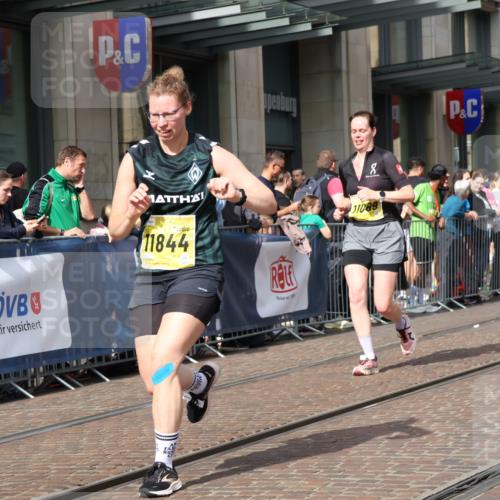 13.09.2026 - 21. swb-Marathon Bremen Strokosch-Dieckow http://msf.ph/oto/10313929 13.09.2026 10:56:23 Ziel 10240, 10356, 10372, 10486, 10540, 10610, 10721, 10771, 10824, 10888, 10936, 11064, 11069, 11349, 11407, 11474, 11601, 11844, 11855, 11871, 11872, 11911, 11996, 12284, 12434, 12543, 10184, 10211, 10246, 10322, 10365, 10443, 10670, 10675, 10699, 10844, 10949, 10957, 10960, 11219, 11256, 11280, 11317, 11570, 11693, 11782, 11795, 11844, 12452, 12476 meine-sportfotos.de