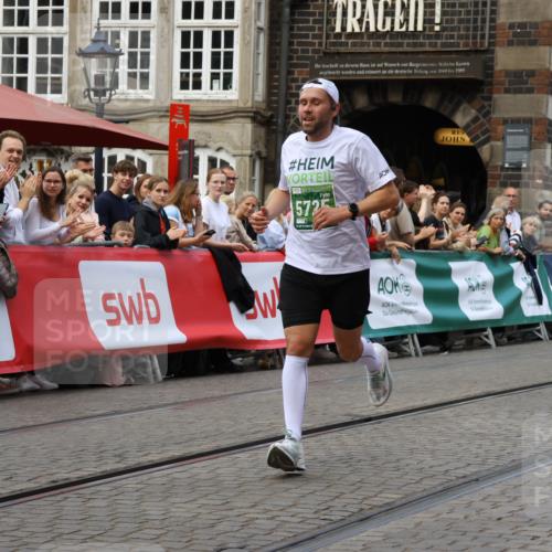 13.09.2026 - 21. swb-Marathon Bremen Strokosch-Dieckow http://msf.ph/oto/10313931 13.09.2026 13:05:32 Ziel 1336, 1822, 2297, 3196, 3365, 4025, 4729, 7102, 9273, 1017, 1301, 1562, 1879, 2538, 3242, 4157, 5199, 6025, 6579, 8973 meine-sportfotos.de