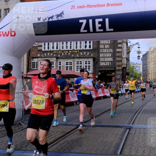 13.09.2026 - 21. swb-Marathon Bremen Tim E. http://msf.ph/oto/10314006 13.09.2026 10:54:57 Ziel 10067, 10146, 10410, 10589, 10608, 10704, 10765, 11039, 11040, 11174, 11389, 11569, 11593, 11874, 12038, 12467, 12519, 12800, 13526 meine-sportfotos.de