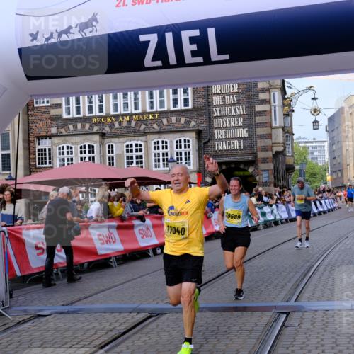 13.09.2026 - 21. swb-Marathon Bremen Tim E. http://msf.ph/oto/10314135 13.09.2026 10:55:01 Ziel 10589, 10608, 10704, 11040, 11174, 11389, 11569, 11874, 12038, 12519, 12800, 13526 meine-sportfotos.de