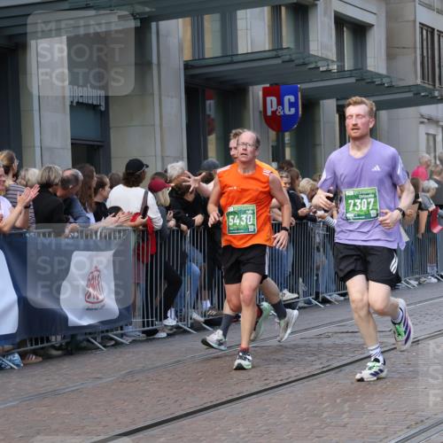 13.09.2026 - 21. swb-Marathon Bremen Strokosch-Dieckow http://msf.ph/oto/10314232 13.09.2026 13:15:40 Ziel 145, 663, 982, 1955, 2623, 2733, 3119, 3134, 3149, 3422, 3689, 3836, 3991, 4128, 4823, 5430, 5474, 5588, 5913, 6106, 6481, 6744, 7307, 7413, 8487, 9122, 9278, 13149, 13158, 13249, 1033, 1445, 3346, 3536, 3836, 3991, 4212, 4573, 4646, 4653, 4663, 5533, 5588, 6011, 6162, 6515, 6526, 7203, 7291, 7346, 7992, 8086, 8254, 8255, 9029, 9391, 9475, 9777, 13249 meine-sportfotos.de