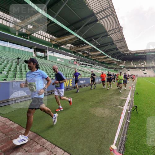 13.09.2026 - 21. swb-Marathon Bremen Michael Burmester http://msf.ph/oto/10314273 13.09.2026 13:09:43 Laufen im Stadion 164, 383, 391, 448, 532, 549, 563, 625, 813, 869, 898, 1025, 1072, 1124, 1150, 1180, 1289, 1398, 1559, 1855, 1867, 1880, 1894, 1899, 2041, 2202, 2208, 2229, 2232, 2243, 2268, 2284, 2339, 2380, 2413, 2429, 2441, 2467, 2471, 2525, 2530, 2553, 2573, 2594, 2635, 2682, 2692, 2714, 2717, 2727, 2785, 2823, 2841, 2897, 2920, 2930, 2931, 2932, 2941, 3032, 3063, 3086, 3089, 3122, 3291, 3316, 3327, 3333, 3398, 3410, 3437, 3707, 3769, 3857, 109 meine-sportfotos.de