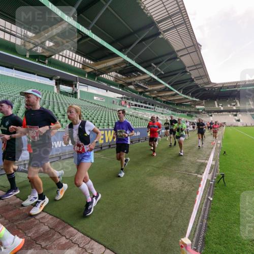13.09.2026 - 21. swb-Marathon Bremen Michael Burmester http://msf.ph/oto/10314300 13.09.2026 13:09:46 Laufen im Stadion 164, 383, 391, 448, 532, 549, 563, 625, 813, 869, 898, 1025, 1072, 1124, 1150, 1180, 1289, 1398, 1559, 1855, 1867, 1880, 1894, 1899, 2041, 2202, 2208, 2229, 2232, 2243, 2268, 2284, 2339, 2342, 2380, 2413, 2429, 2441, 2467, 2471, 2525, 2530, 2553, 2573, 2594, 2682, 2692, 2714, 2717, 2727, 2785, 2823, 2841, 2897, 2920, 2930, 2931, 2932, 2941, 3032, 3063, 3086, 3089, 3122, 3291, 3316, 3327, 3333, 3370, 3398, 3410, 3437, 3707, 3769, 3857, 109 meine-sportfotos.de