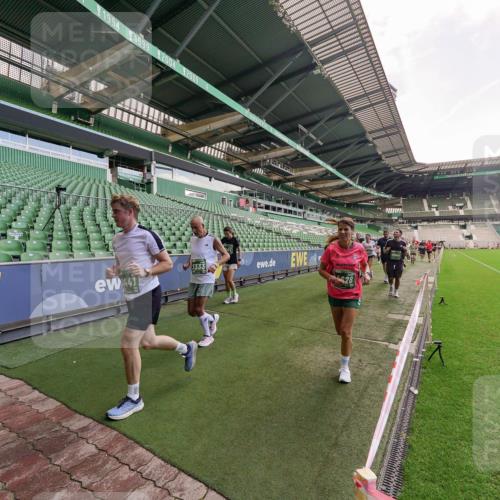 13.09.2026 - 21. swb-Marathon Bremen Michael Burmester http://msf.ph/oto/10314351 13.09.2026 13:09:51 Laufen im Stadion 164, 383, 391, 448, 532, 549, 563, 625, 813, 869, 898, 1025, 1072, 1124, 1150, 1180, 1289, 1398, 1559, 1738, 1855, 1867, 1880, 1894, 1967, 2202, 2208, 2232, 2243, 2268, 2284, 2339, 2342, 2380, 2413, 2429, 2441, 2467, 2471, 2525, 2530, 2553, 2573, 2594, 2654, 2682, 2692, 2714, 2717, 2785, 2819, 2823, 2841, 2897, 2920, 2930, 2931, 2932, 2941, 3032, 3063, 3086, 3089, 3122, 3208, 3291, 3316, 3327, 3333, 3370, 3398, 3410, 3437, 3707, 3769, 3857, 109 meine-sportfotos.de