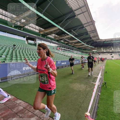 13.09.2026 - 21. swb-Marathon Bremen Michael Burmester http://msf.ph/oto/10314362 13.09.2026 13:09:52 Laufen im Stadion 164, 383, 391, 448, 532, 549, 563, 625, 813, 869, 898, 1025, 1072, 1124, 1150, 1180, 1398, 1559, 1738, 1855, 1867, 1880, 1894, 1967, 2202, 2208, 2232, 2243, 2268, 2284, 2339, 2342, 2380, 2413, 2429, 2441, 2467, 2471, 2525, 2530, 2553, 2573, 2594, 2654, 2682, 2692, 2714, 2717, 2785, 2819, 2823, 2841, 2897, 2920, 2930, 2931, 2932, 2941, 3032, 3063, 3086, 3089, 3122, 3208, 3291, 3316, 3327, 3333, 3370, 3398, 3410, 3437, 3707, 3769, 3857, 109 meine-sportfotos.de