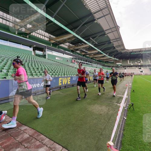 13.09.2026 - 21. swb-Marathon Bremen Michael Burmester http://msf.ph/oto/10314470 13.09.2026 13:10:03 Laufen im Stadion 164, 373, 383, 391, 448, 532, 549, 563, 581, 625, 813, 869, 898, 1025, 1072, 1150, 1180, 1398, 1738, 1855, 1867, 1880, 1894, 1967, 2202, 2208, 2232, 2243, 2268, 2284, 2333, 2339, 2342, 2380, 2413, 2429, 2432, 2441, 2467, 2471, 2525, 2530, 2553, 2573, 2594, 2654, 2682, 2692, 2714, 2717, 2784, 2785, 2819, 2823, 2841, 2920, 2931, 2932, 2941, 3032, 3063, 3086, 3089, 3122, 3174, 3207, 3208, 3291, 3316, 3327, 3333, 3370, 3398, 3410, 3437, 3470, 3707, 3769, 3857, 109 meine-sportfotos.de