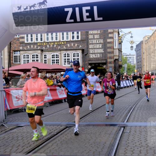 13.09.2026 - 21. swb-Marathon Bremen Tim E. http://msf.ph/oto/10314495 13.09.2026 10:55:12 Ziel 10589, 10646, 10901, 11040, 11569, 11620, 11860, 11889, 11976, 12313, 12800, 13592 meine-sportfotos.de