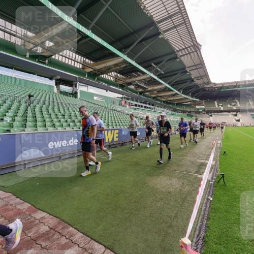 13.09.2026 - 21. swb-Marathon Bremen Michael Burmester http://msf.ph/oto/10314496 13.09.2026 13:10:05 Laufen im Stadion 164, 373, 383, 391, 448, 532, 549, 563, 581, 625, 813, 869, 898, 1025, 1072, 1150, 1180, 1398, 1738, 1855, 1867, 1880, 1894, 1967, 2202, 2208, 2232, 2243, 2268, 2284, 2333, 2339, 2342, 2413, 2429, 2432, 2441, 2471, 2525, 2530, 2553, 2573, 2594, 2654, 2682, 2692, 2714, 2717, 2784, 2785, 2819, 2823, 2920, 2931, 2932, 2941, 3026, 3032, 3063, 3086, 3089, 3122, 3174, 3207, 3208, 3291, 3316, 3327, 3333, 3370, 3398, 3410, 3437, 3470, 3707, 3769, 3857, 109 meine-sportfotos.de
