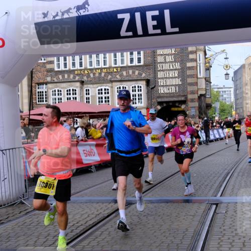 13.09.2026 - 21. swb-Marathon Bremen Tim E. http://msf.ph/oto/10314510 13.09.2026 10:55:12 Ziel 10589, 10646, 10901, 11040, 11569, 11620, 11860, 11889, 11976, 12313, 12800, 13592 meine-sportfotos.de
