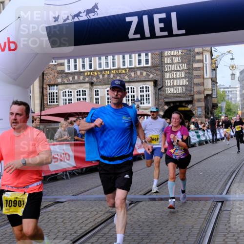 13.09.2026 - 21. swb-Marathon Bremen Tim E. http://msf.ph/oto/10314538 13.09.2026 10:55:12 Ziel 10589, 10646, 10901, 11040, 11569, 11620, 11860, 11889, 11976, 12313, 12800, 13592 meine-sportfotos.de