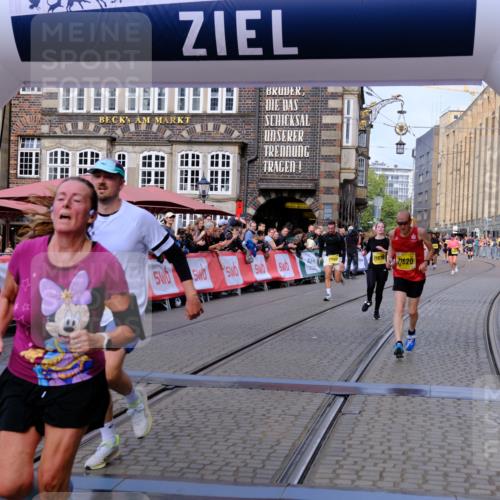 13.09.2026 - 21. swb-Marathon Bremen Tim E. http://msf.ph/oto/10314570 13.09.2026 10:55:13 Ziel 10589, 10646, 10901, 11569, 11620, 11860, 11889, 11908, 11976, 12313, 12800, 13592 meine-sportfotos.de