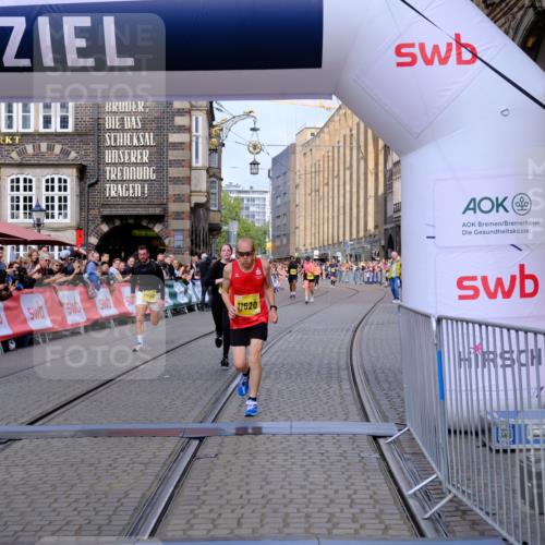 13.09.2026 - 21. swb-Marathon Bremen Tim E. http://msf.ph/oto/10314597 13.09.2026 10:55:14 Ziel 10646, 10901, 11569, 11620, 11860, 11889, 11908, 11976, 12313, 12800, 13592 meine-sportfotos.de