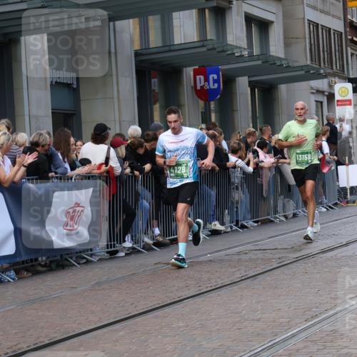 13.09.2026 - 21. swb-Marathon Bremen Strokosch-Dieckow http://msf.ph/oto/10314609 13.09.2026 13:15:46 Ziel 145, 481, 663, 740, 982, 1605, 1955, 2623, 3134, 3149, 4128, 4823, 5430, 5474, 5913, 6106, 6481, 6721, 6744, 7307, 7413, 8398, 8487, 9122, 9278, 13008, 13149, 13158, 982, 1033, 1445, 2733, 3119, 3346, 3422, 3536, 3689, 3836, 3991, 4212, 4573, 4653, 4663, 5533, 5588, 6162, 6515, 6526, 7203, 7291, 7992, 9029, 9122, 9391, 9475, 9777, 13249 meine-sportfotos.de