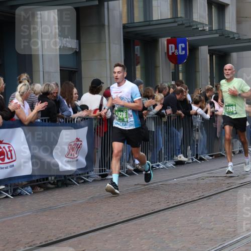 13.09.2026 - 21. swb-Marathon Bremen Strokosch-Dieckow http://msf.ph/oto/10314622 13.09.2026 13:15:47 Ziel 145, 481, 663, 740, 1605, 1955, 2623, 3134, 3149, 4128, 4823, 5430, 5474, 5913, 6106, 6481, 6721, 6744, 7307, 7413, 8398, 8487, 9115, 9278, 13008, 13149, 13158, 982, 1033, 1445, 2733, 3119, 3346, 3422, 3536, 3689, 3836, 3991, 4212, 4573, 4653, 4663, 5533, 5588, 6162, 6481, 6515, 6526, 7203, 7291, 7992, 9029, 9122, 9391, 9475, 9777, 13249 meine-sportfotos.de