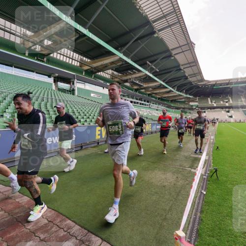 13.09.2026 - 21. swb-Marathon Bremen Michael Burmester http://msf.ph/oto/10314624 13.09.2026 13:10:23 Laufen im Stadion 164, 373, 383, 391, 448, 532, 549, 563, 581, 625, 813, 869, 898, 984, 1072, 1150, 1180, 1738, 1855, 1867, 1880, 1894, 1967, 2202, 2208, 2232, 2243, 2268, 2284, 2330, 2333, 2339, 2342, 2429, 2432, 2441, 2443, 2471, 2525, 2530, 2531, 2553, 2573, 2589, 2594, 2654, 2682, 2714, 2717, 2784, 2785, 2819, 2836, 2920, 2931, 2932, 2941, 3026, 3032, 3063, 3086, 3089, 3122, 3174, 3207, 3208, 3291, 3316, 3327, 3333, 3370, 3398, 3409, 3410, 3437, 3470, 3707, 3769, 3857, 109 meine-sportfotos.de