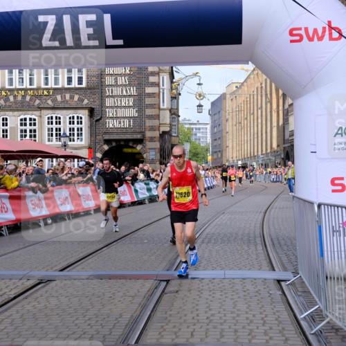 13.09.2026 - 21. swb-Marathon Bremen Tim E. http://msf.ph/oto/10314629 13.09.2026 10:55:14 Ziel 10646, 10901, 11569, 11620, 11860, 11889, 11908, 11976, 12313, 12800, 13592 meine-sportfotos.de