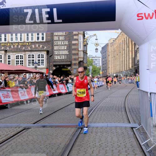 13.09.2026 - 21. swb-Marathon Bremen Tim E. http://msf.ph/oto/10314658 13.09.2026 10:55:15 Ziel 10555, 10646, 10901, 11001, 11620, 11860, 11889, 11908, 11976, 12313, 12800, 13592 meine-sportfotos.de