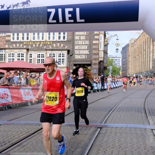 13.09.2026 - 21. swb-Marathon Bremen Tim E. http://msf.ph/oto/10314737 13.09.2026 10:55:16 Ziel 10555, 10646, 10901, 11001, 11620, 11860, 11889, 11908, 11976, 12313, 12800, 13592 meine-sportfotos.de