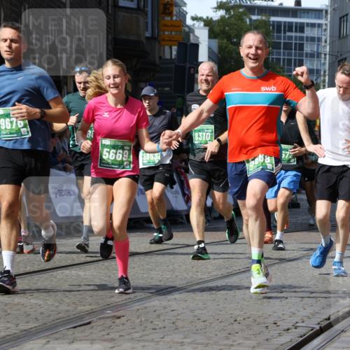 13.09.2026 - 21. swb-Marathon Bremen Strokosch-Dieckow http://msf.ph/oto/10314744 13.09.2026 13:24:26 Ziel 102, 342, 776, 909, 1199, 2210, 2370, 2491, 2967, 3044, 3372, 5012, 5104, 5146, 5208, 5257, 5397, 5481, 5623, 5928, 6105, 6772, 7059, 7069, 7081, 7094, 7105, 8082, 8179, 9087, 9916, 10059, 13007, 13219, 282, 789, 790, 1582, 3375, 3524, 3994, 5328, 5572, 5953, 6080, 7568, 8310, 8636, 8881, 9264, 9541, 9676, 10069, 10071, 10097 meine-sportfotos.de