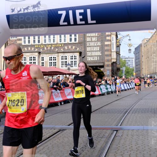 13.09.2026 - 21. swb-Marathon Bremen Tim E. http://msf.ph/oto/10314786 13.09.2026 10:55:17 Ziel 10555, 10646, 10901, 11001, 11620, 11860, 11889, 11908, 11976, 12313, 13592 meine-sportfotos.de