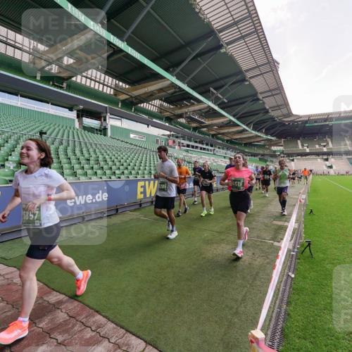 13.09.2026 - 21. swb-Marathon Bremen Michael Burmester http://msf.ph/oto/10314807 13.09.2026 13:10:41 Laufen im Stadion 164, 265, 373, 383, 391, 448, 532, 581, 869, 898, 984, 1180, 1738, 1855, 1867, 1894, 1952, 1967, 2202, 2232, 2268, 2284, 2299, 2330, 2333, 2339, 2342, 2432, 2443, 2471, 2525, 2530, 2531, 2553, 2573, 2589, 2594, 2654, 2669, 2682, 2714, 2717, 2784, 2785, 2804, 2819, 2836, 2920, 2931, 2932, 3026, 3032, 3063, 3086, 3089, 3122, 3159, 3174, 3207, 3208, 3291, 3316, 3333, 3352, 3370, 3398, 3409, 3410, 3437, 3470, 3707, 3769, 3857, 109, 800 meine-sportfotos.de