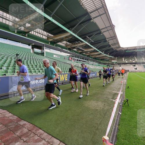 13.09.2026 - 21. swb-Marathon Bremen Michael Burmester http://msf.ph/oto/10314865 13.09.2026 13:10:46 Laufen im Stadion 164, 265, 373, 391, 448, 532, 581, 869, 898, 984, 1180, 1738, 1855, 1867, 1894, 1952, 1967, 2202, 2232, 2268, 2281, 2284, 2299, 2330, 2333, 2339, 2342, 2432, 2443, 2471, 2525, 2530, 2531, 2553, 2573, 2589, 2594, 2654, 2669, 2682, 2714, 2717, 2784, 2785, 2804, 2819, 2836, 2920, 2932, 3026, 3032, 3063, 3086, 3089, 3122, 3159, 3174, 3207, 3208, 3291, 3316, 3333, 3352, 3370, 3398, 3409, 3410, 3470, 3707, 3769, 109, 800 meine-sportfotos.de