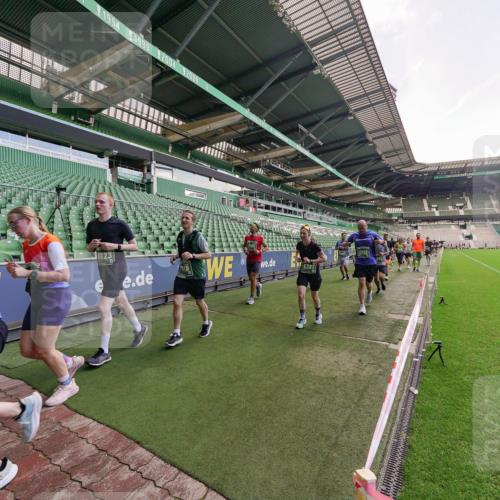 13.09.2026 - 21. swb-Marathon Bremen Michael Burmester http://msf.ph/oto/10314878 13.09.2026 13:10:48 Laufen im Stadion 164, 265, 373, 391, 448, 581, 869, 898, 984, 1180, 1738, 1855, 1867, 1894, 1952, 1967, 2202, 2232, 2268, 2281, 2284, 2299, 2330, 2333, 2339, 2342, 2353, 2432, 2443, 2471, 2525, 2530, 2531, 2553, 2573, 2589, 2594, 2654, 2669, 2682, 2714, 2717, 2784, 2785, 2804, 2819, 2836, 2920, 2932, 3026, 3032, 3063, 3082, 3086, 3089, 3122, 3159, 3174, 3207, 3208, 3291, 3316, 3333, 3352, 3370, 3398, 3409, 3410, 3470, 3707, 3769, 109, 800 meine-sportfotos.de