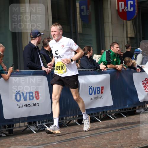 13.09.2026 - 21. swb-Marathon Bremen Strokosch-Dieckow http://msf.ph/oto/10314895 13.09.2026 10:56:44 Ziel 10157, 10166, 10408, 10578, 10610, 10700, 10772, 10969, 11000, 11079, 11236, 11292, 11328, 11484, 11667, 11946, 12032, 12284, 12434, 10240, 10356, 10372, 10486, 10540, 10675, 10721, 10771, 10824, 10844, 10888, 10936, 11064, 11069, 11256, 11349, 11407, 11474, 11601, 11795, 11844, 11855, 11871, 11872, 11911, 11996, 12434, 12543 meine-sportfotos.de