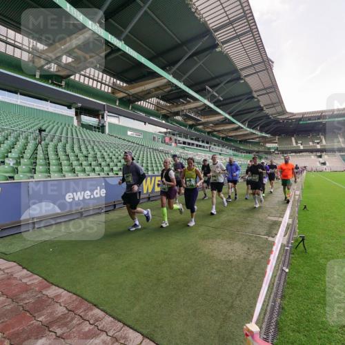 13.09.2026 - 21. swb-Marathon Bremen Michael Burmester http://msf.ph/oto/10314906 13.09.2026 13:10:53 Laufen im Stadion 164, 265, 373, 391, 448, 581, 703, 869, 898, 984, 1180, 1738, 1855, 1867, 1894, 1936, 1952, 1967, 2202, 2232, 2268, 2281, 2284, 2299, 2330, 2333, 2339, 2342, 2353, 2432, 2443, 2471, 2525, 2530, 2531, 2553, 2573, 2589, 2594, 2654, 2669, 2682, 2714, 2717, 2784, 2785, 2804, 2819, 2836, 2907, 2920, 2932, 2976, 3026, 3032, 3063, 3082, 3086, 3089, 3122, 3159, 3174, 3207, 3208, 3291, 3316, 3333, 3352, 3370, 3398, 3409, 3410, 3470, 3707, 3769, 800 meine-sportfotos.de