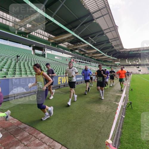 13.09.2026 - 21. swb-Marathon Bremen Michael Burmester http://msf.ph/oto/10314912 13.09.2026 13:10:54 Laufen im Stadion 164, 265, 373, 391, 448, 581, 703, 869, 898, 984, 1180, 1738, 1855, 1867, 1894, 1936, 1952, 1967, 2202, 2232, 2268, 2281, 2284, 2299, 2330, 2333, 2339, 2342, 2353, 2432, 2443, 2471, 2525, 2530, 2531, 2553, 2573, 2589, 2594, 2654, 2669, 2682, 2714, 2717, 2784, 2785, 2804, 2819, 2836, 2907, 2920, 2932, 2976, 3026, 3032, 3063, 3082, 3086, 3089, 3122, 3159, 3174, 3207, 3208, 3291, 3316, 3328, 3333, 3352, 3370, 3398, 3409, 3410, 3470, 3707, 3769, 800 meine-sportfotos.de